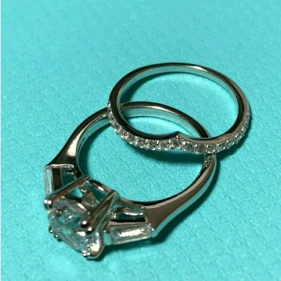 $1500 2CT Round Cut 14k White Gold Simulated Engagement - Picture 3 of 11